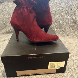 Burgundy BCBG MAXAZARIA kitten heel bootie zipper on the side